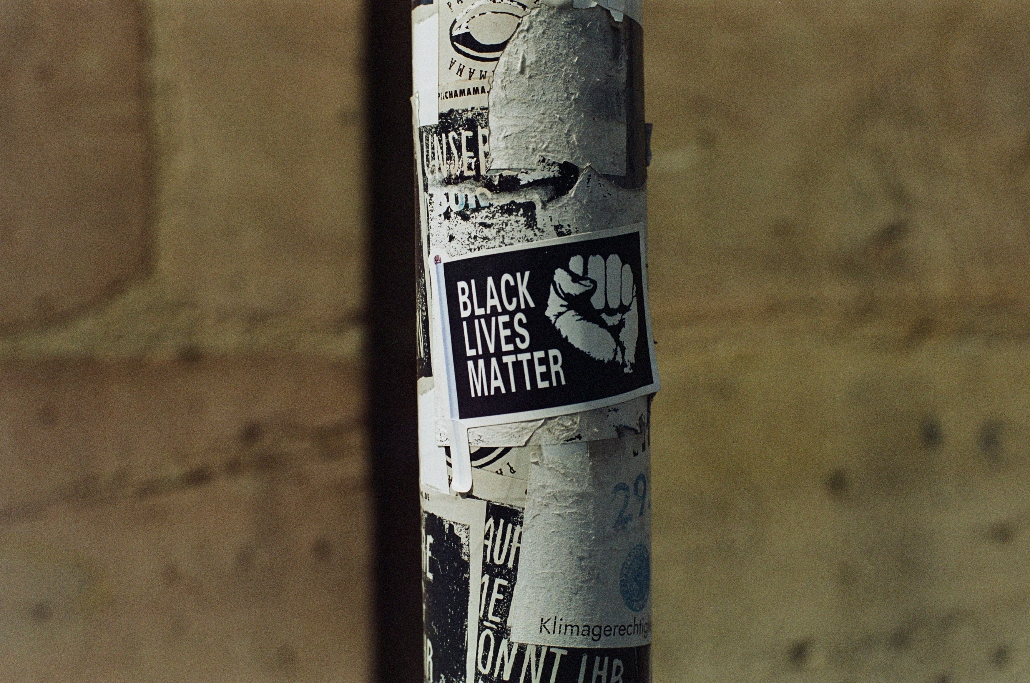 BLACK LIVES MATTER. Leica R7 (1994), Summilux-R 1.4 50mm (1983). Hi-Res analog scan by www.totallyinfocus.com – Kodak SO-553 100 (expired 2003)