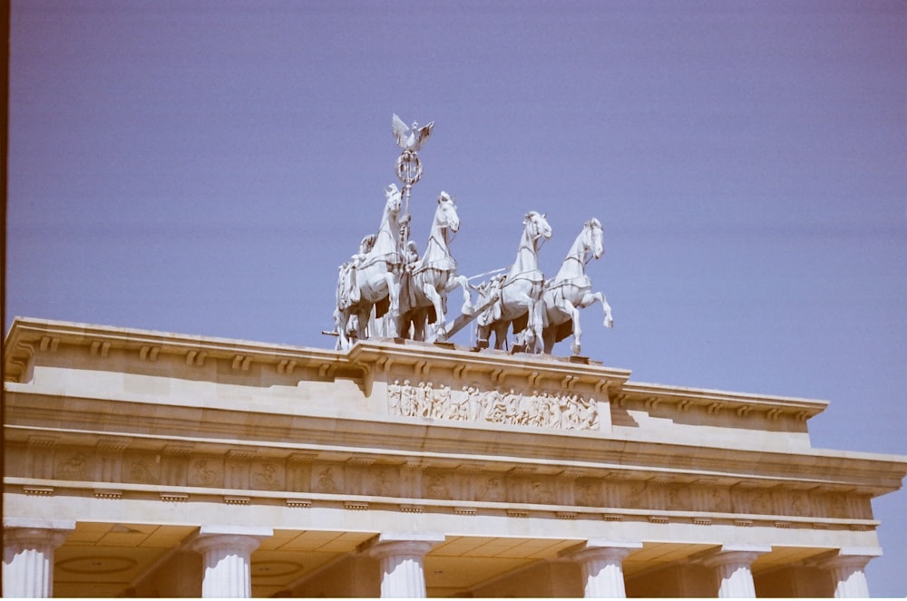 a statue of four horses on top of a building