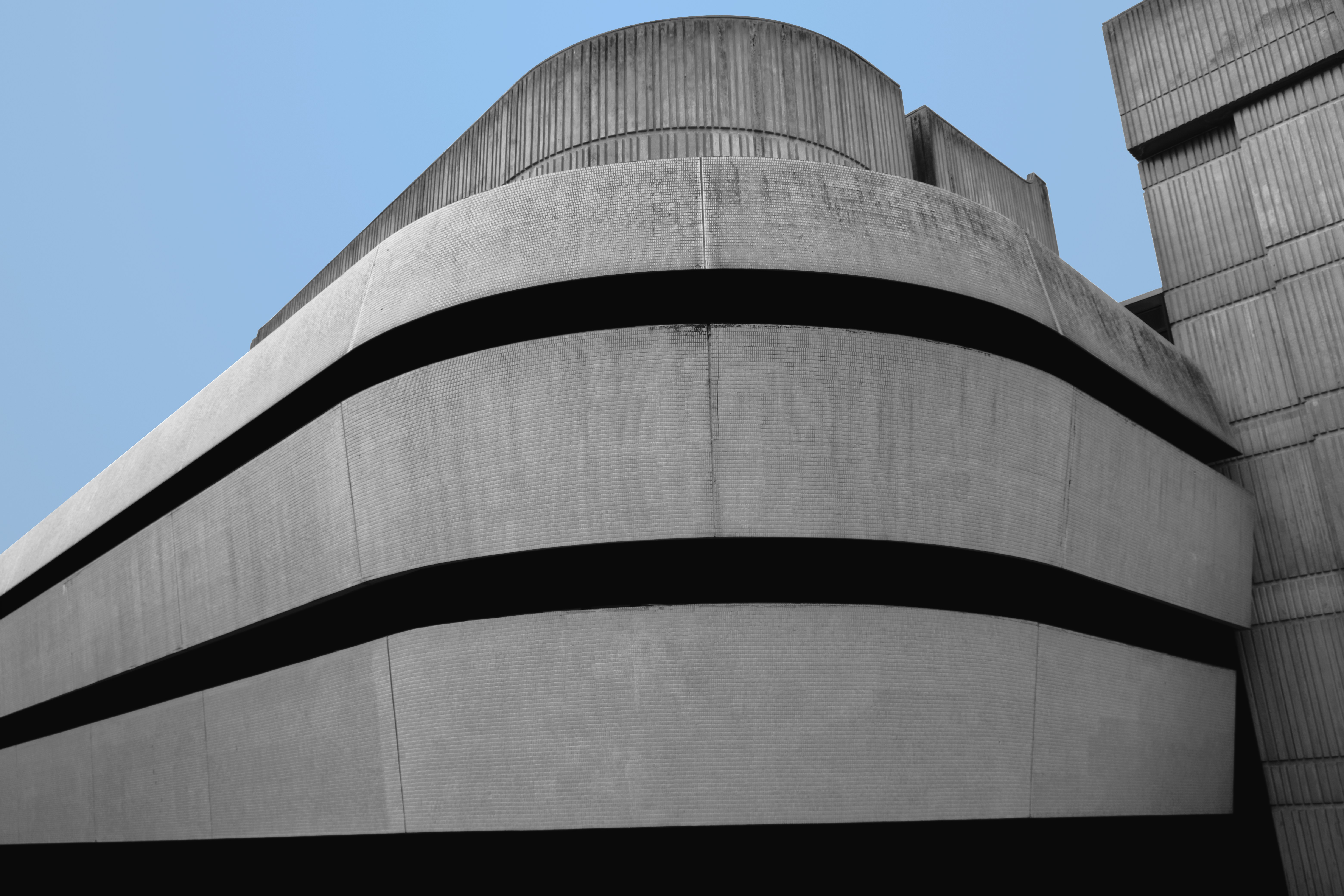 a black and white photo of a building