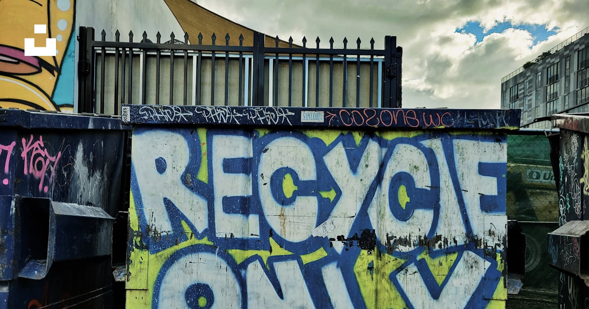 A dumpster covered in graffiti next to a building photo – Free Recycle ...