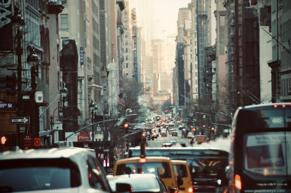 a busy city street filled with lots of traffic