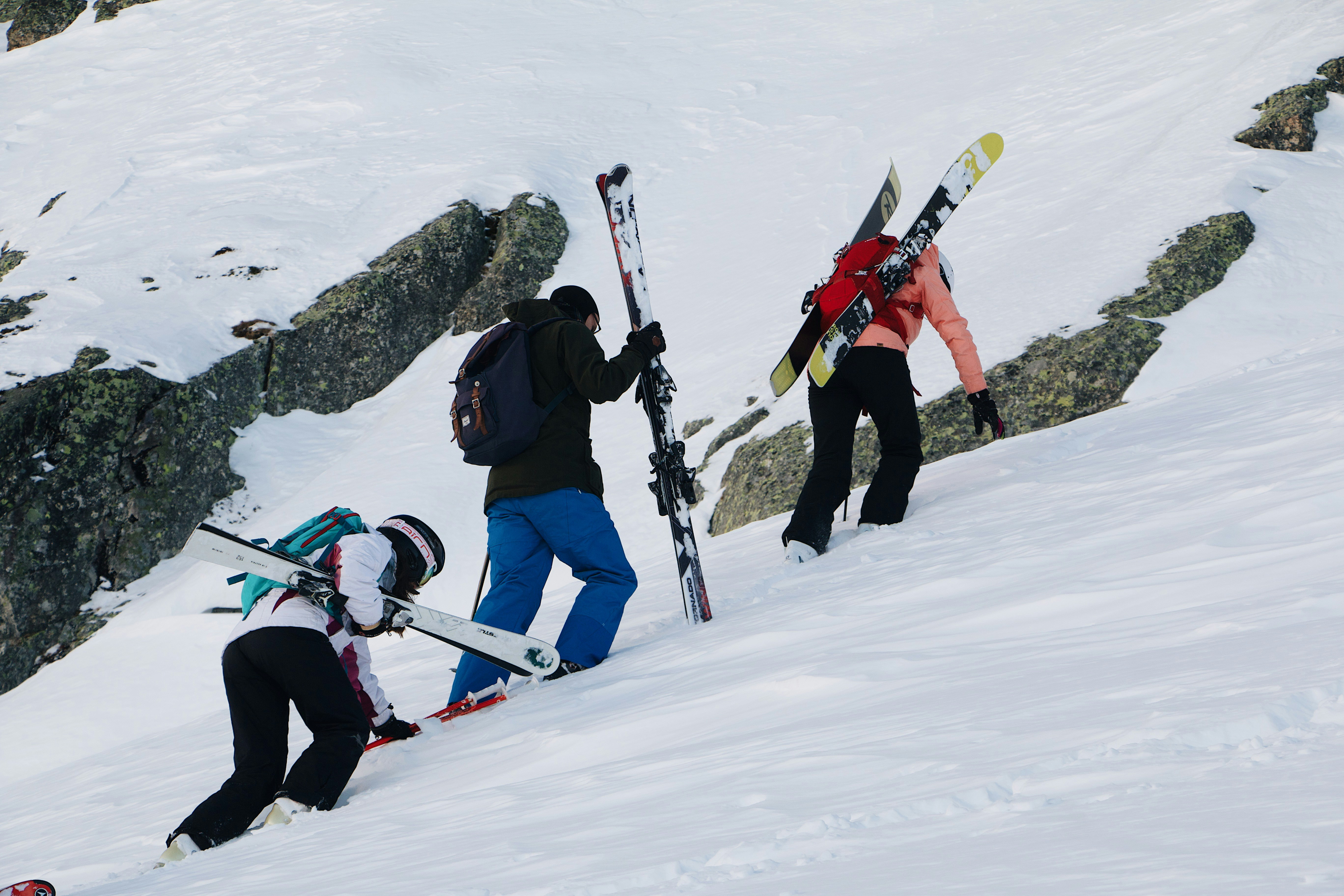 Sécurité sur les pistes : Les gestes qui sauvent en cas d’accident au ski