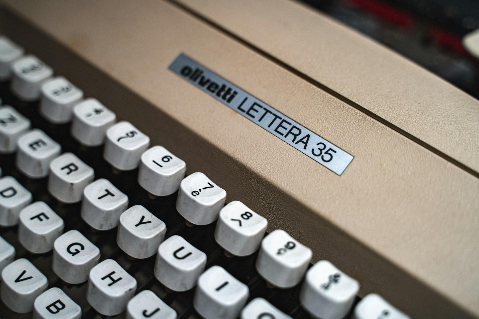 Lettera della redazione - «ai primi di luglio ogni secondo sgoccia e l’idraulico è in ferie»