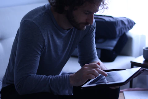 Zombie-scrolling and deep reading represent two very different relationships with information