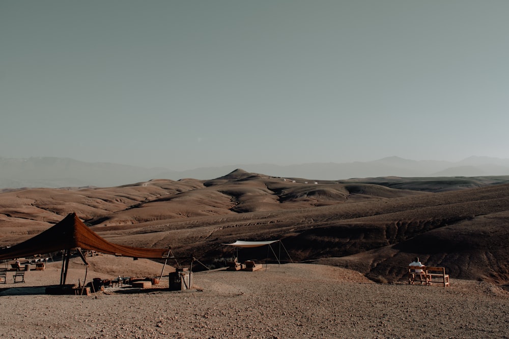 Ein Zelt mitten in der Wüste