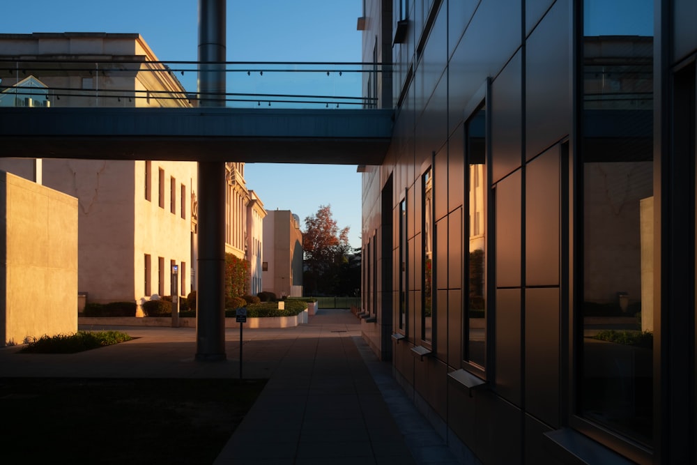 a walkway between two buildings in a city