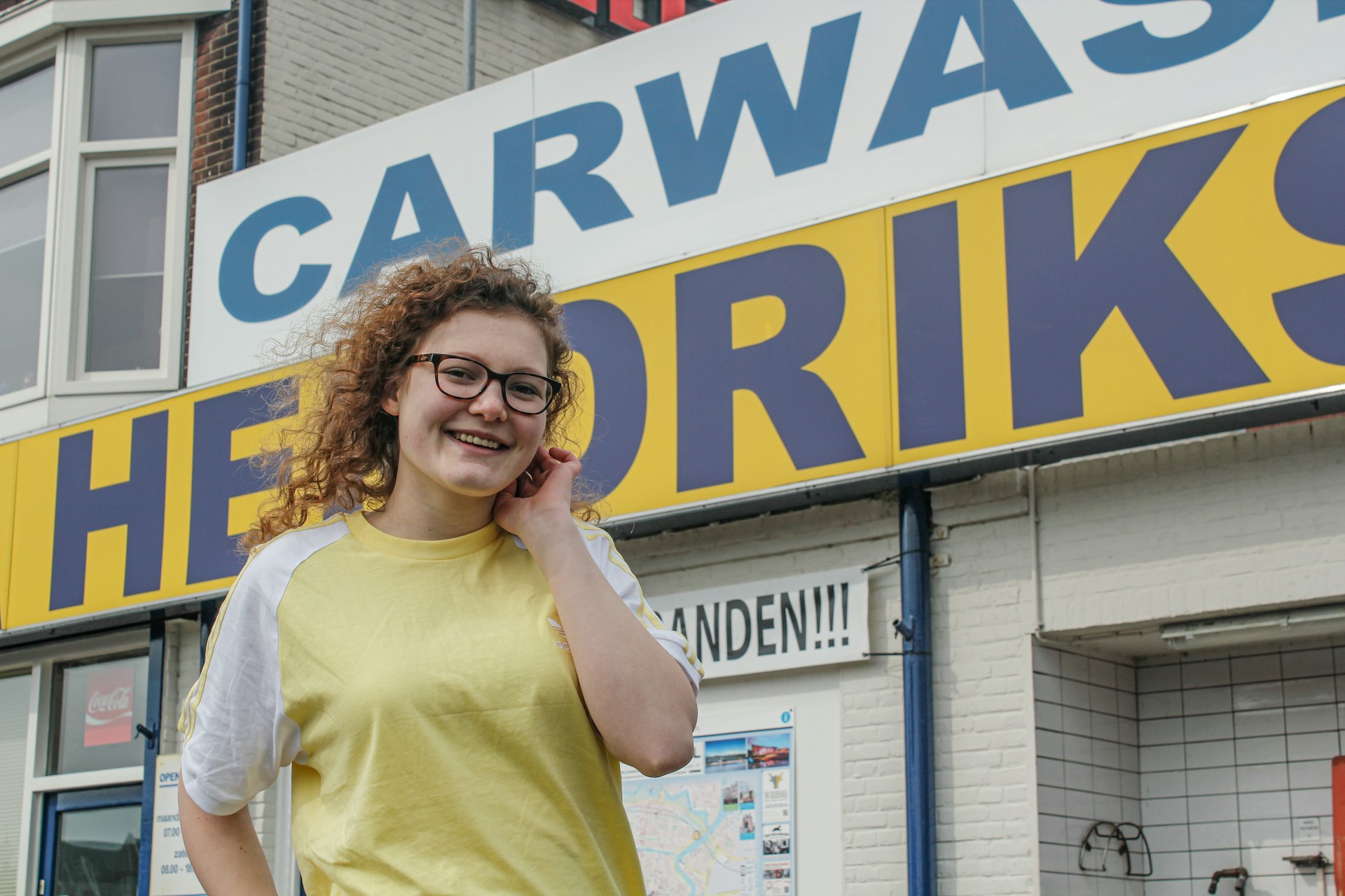 gray computer monitor