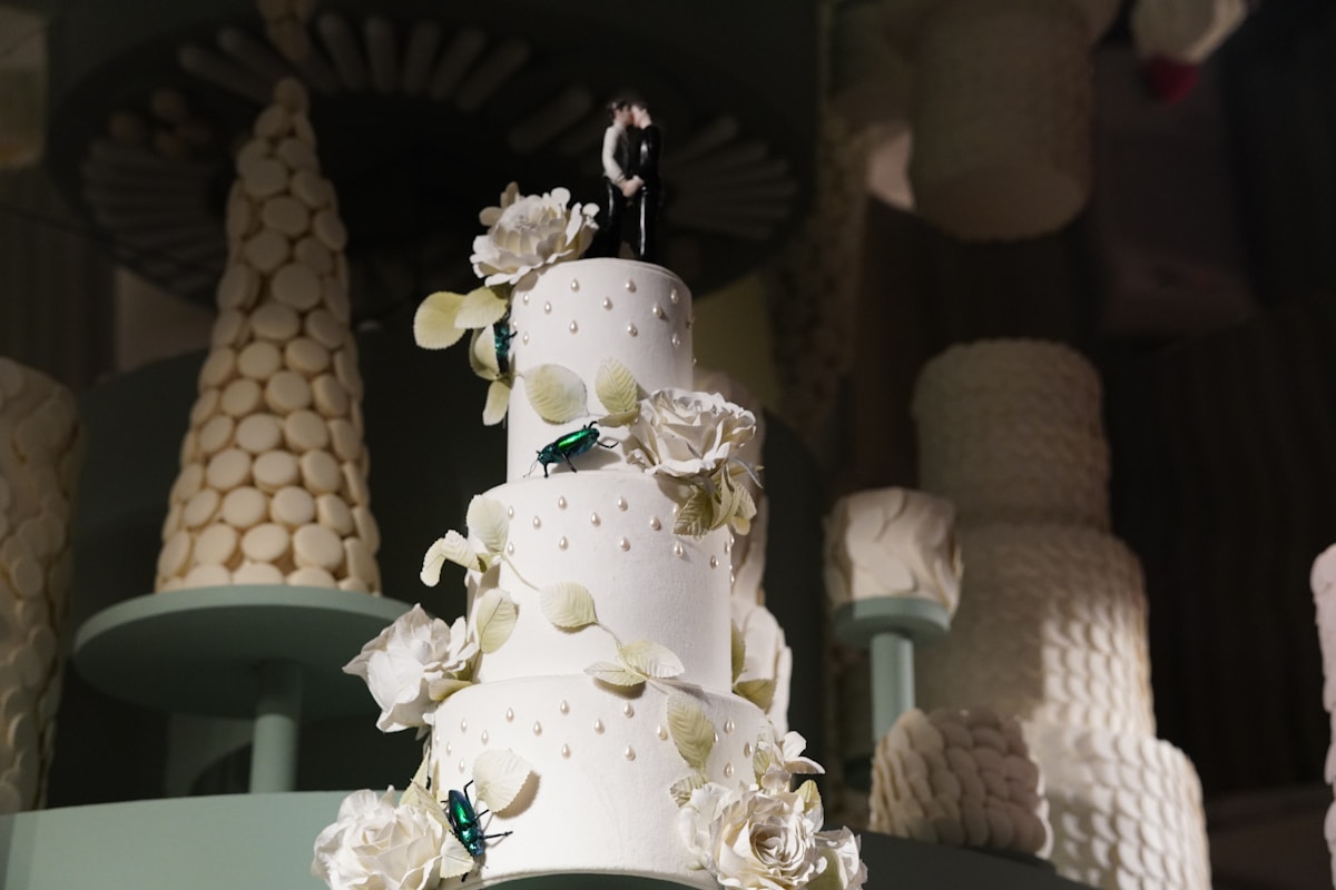 How can I bake a wedding cake myself if my baker cancels