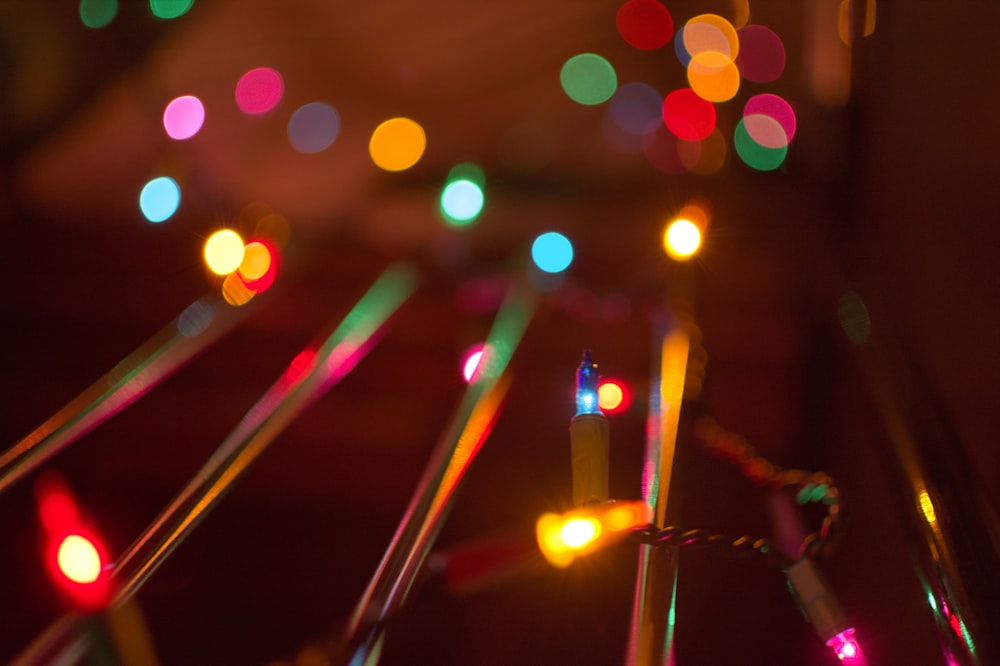 a bunch of lights that are on a table