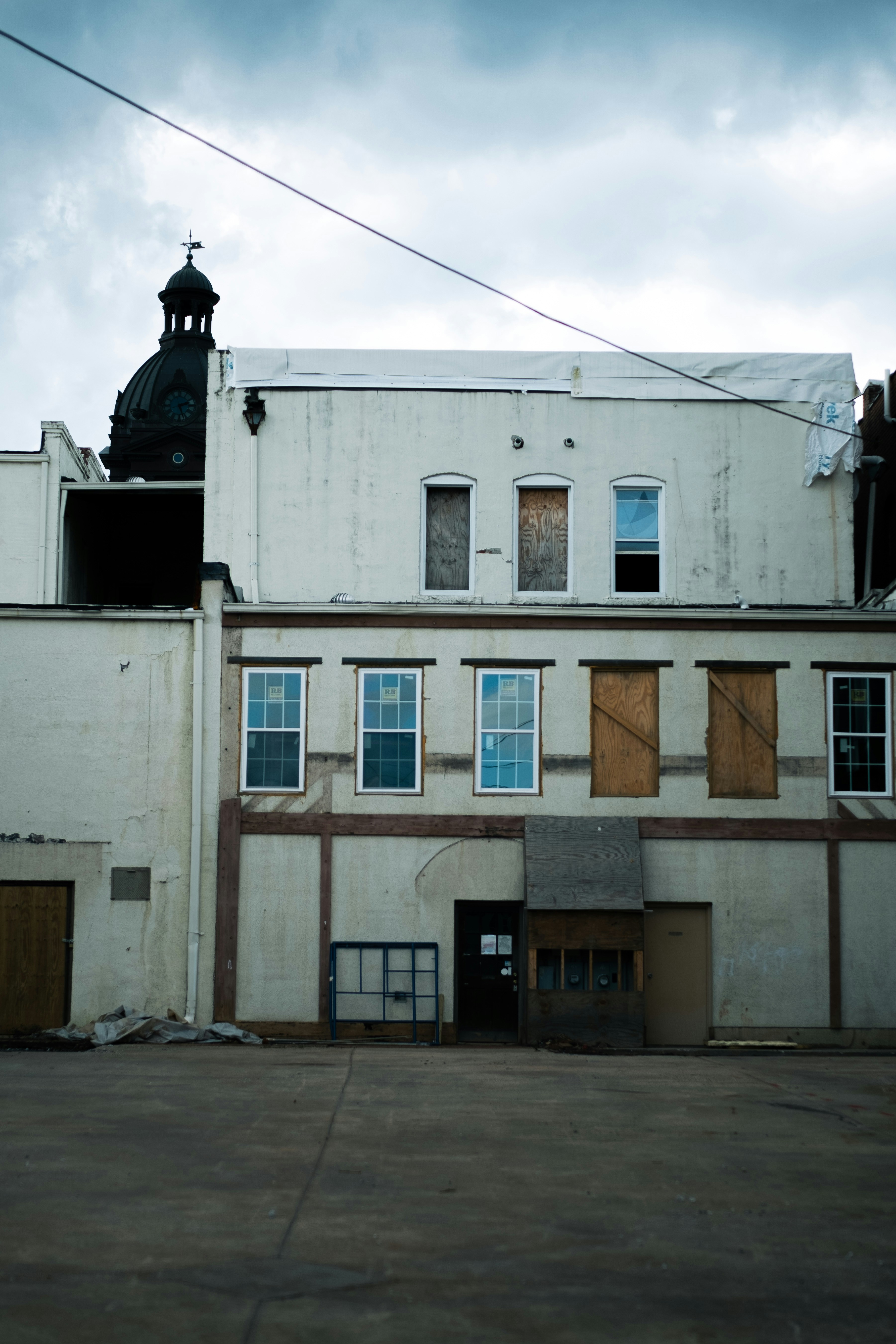 Choose from a curated selection of grey wallpapers for your mobile and desktop screens. Always free on Unsplash.