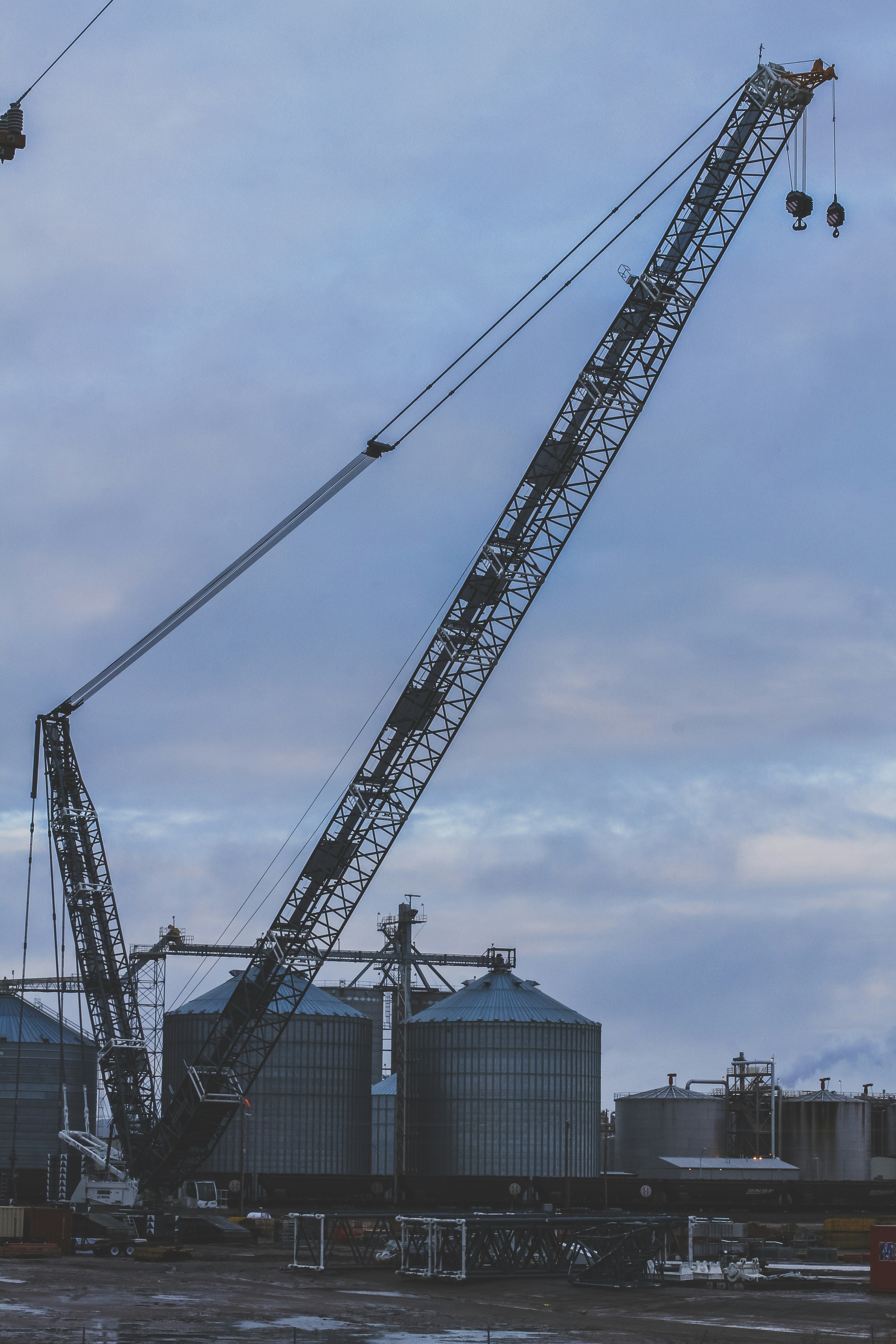 Rooftop construction with aerial lift equipment
