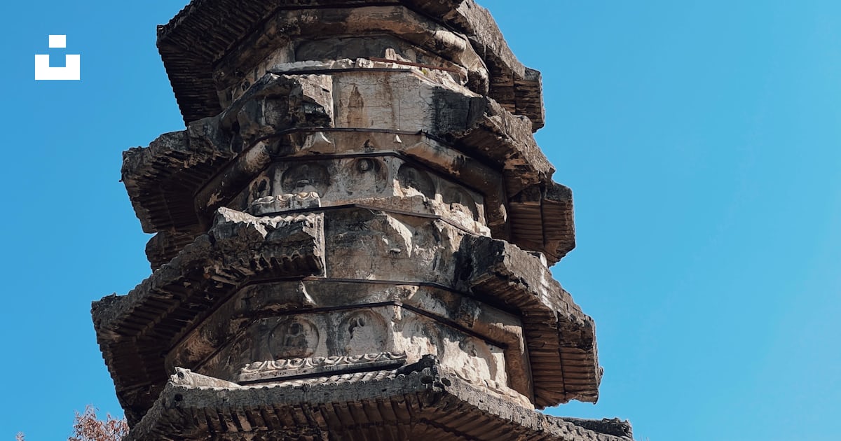 Foto zum Thema Ein hoher Turm mit Himmelshintergrund Kostenloses Bild