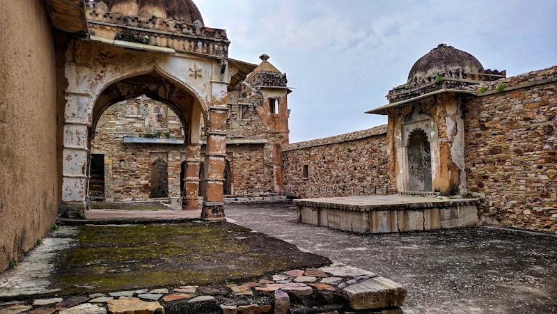 Best Local Shopping in Chittorgarh: Bazaars, Textiles, and Crafts Worth Buying