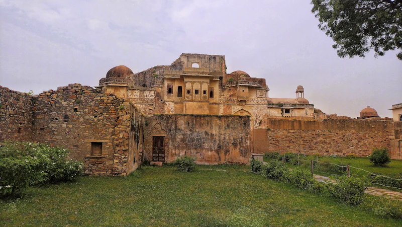 Must Visit Landmarks in Agra and the Stories Behind Them