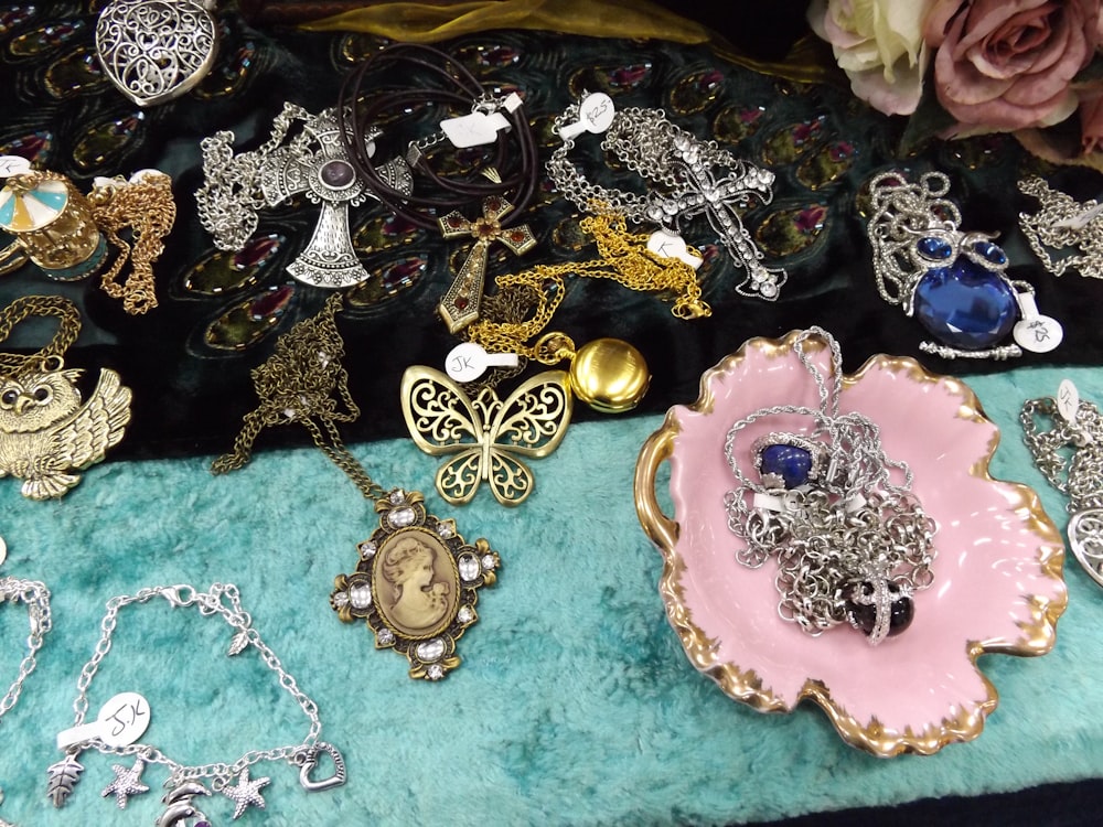 a table topped with lots of different types of jewelry