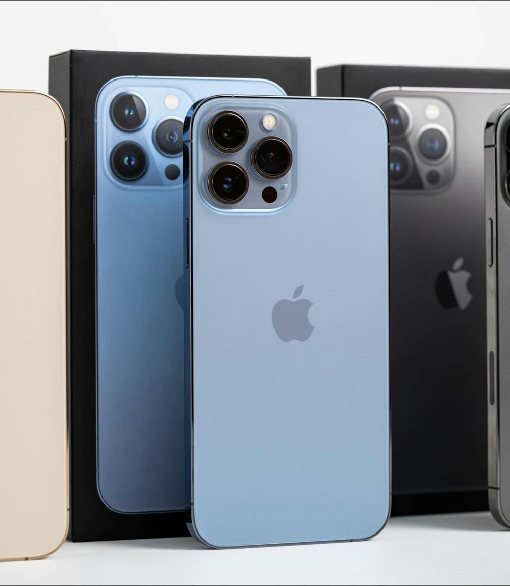 a group of iphones sitting next to each other