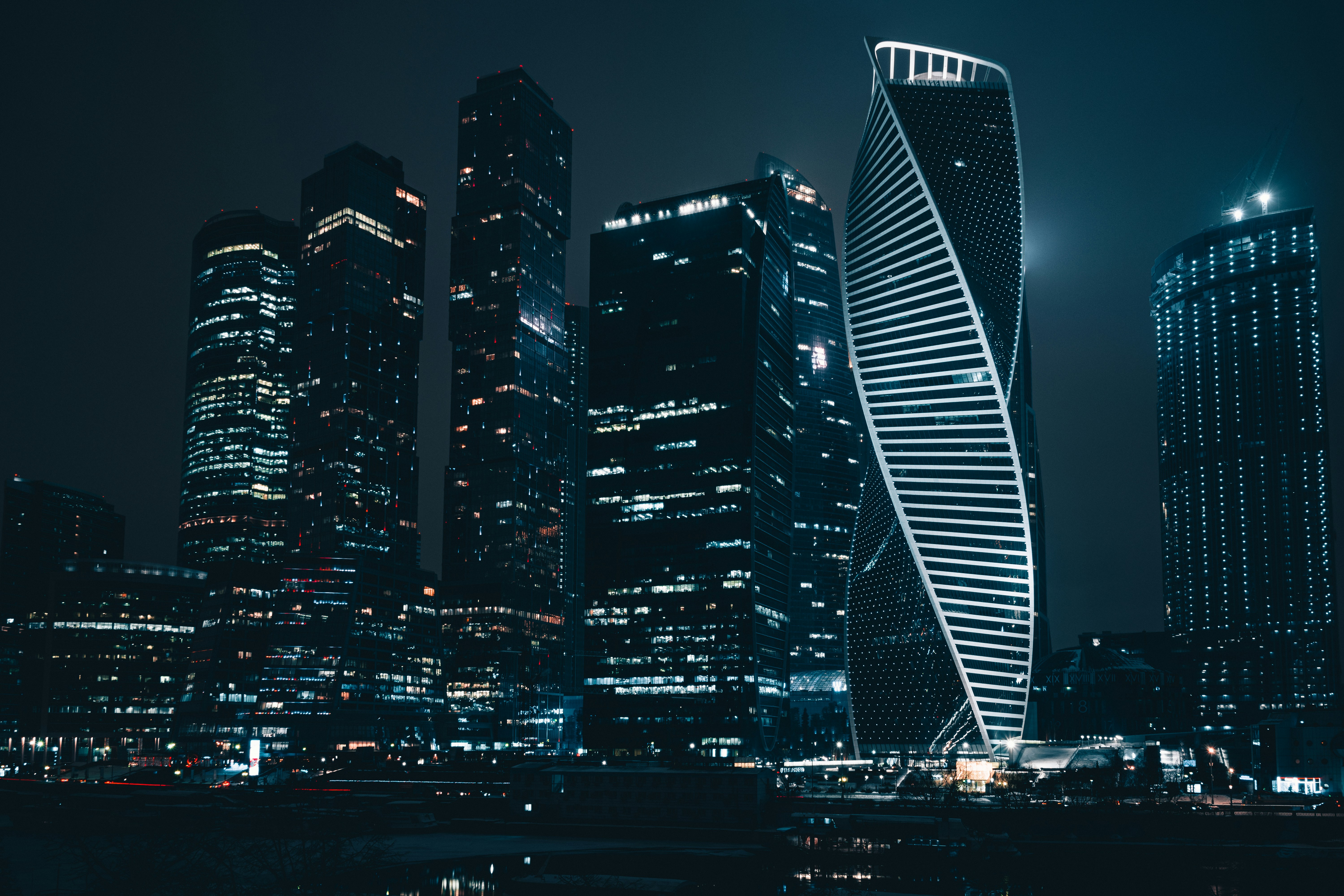 a very tall building in the middle of a city at night