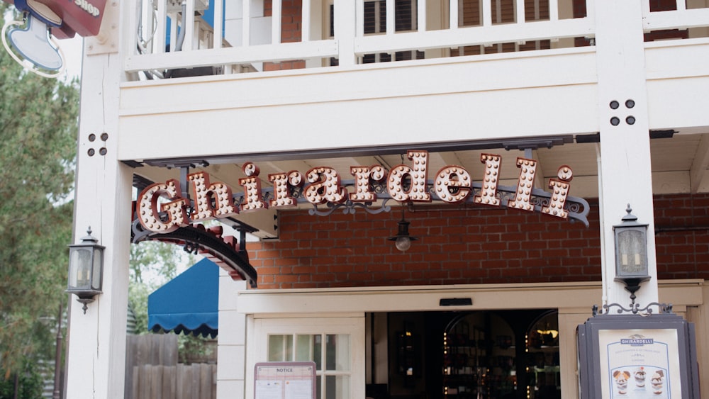 the entrance to a restaurant with a sign above it