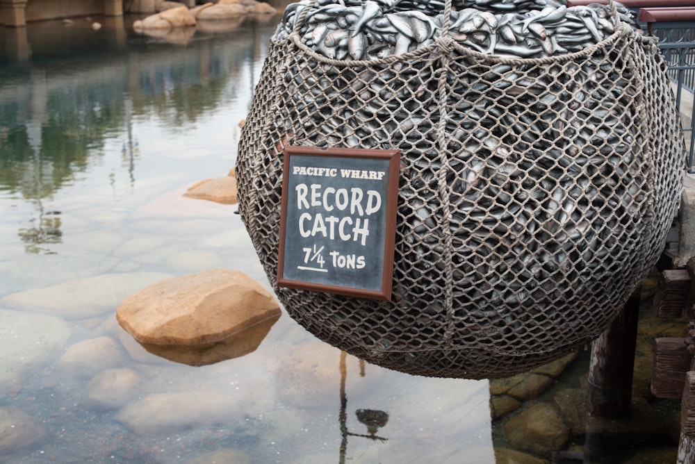 a sign on the side of a fence that reads record catch