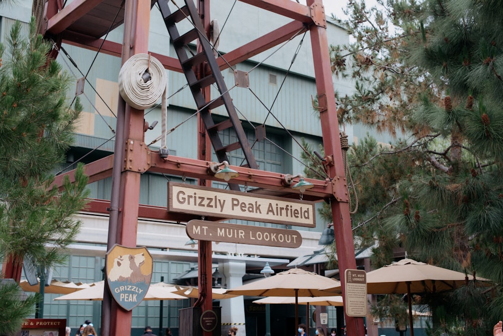 a sign for a restaurant called grizzly park artful