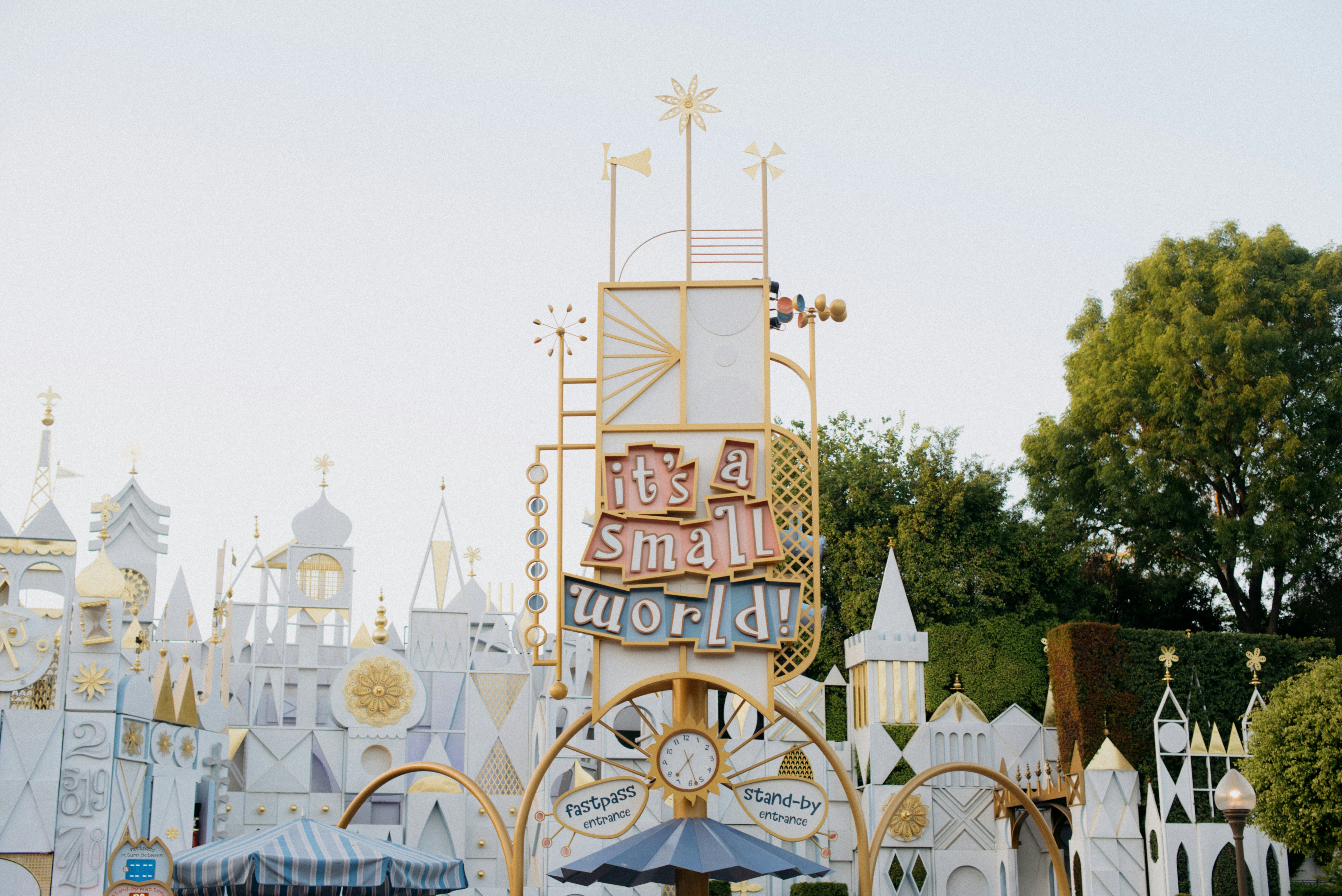 a sign that is on the side of a building