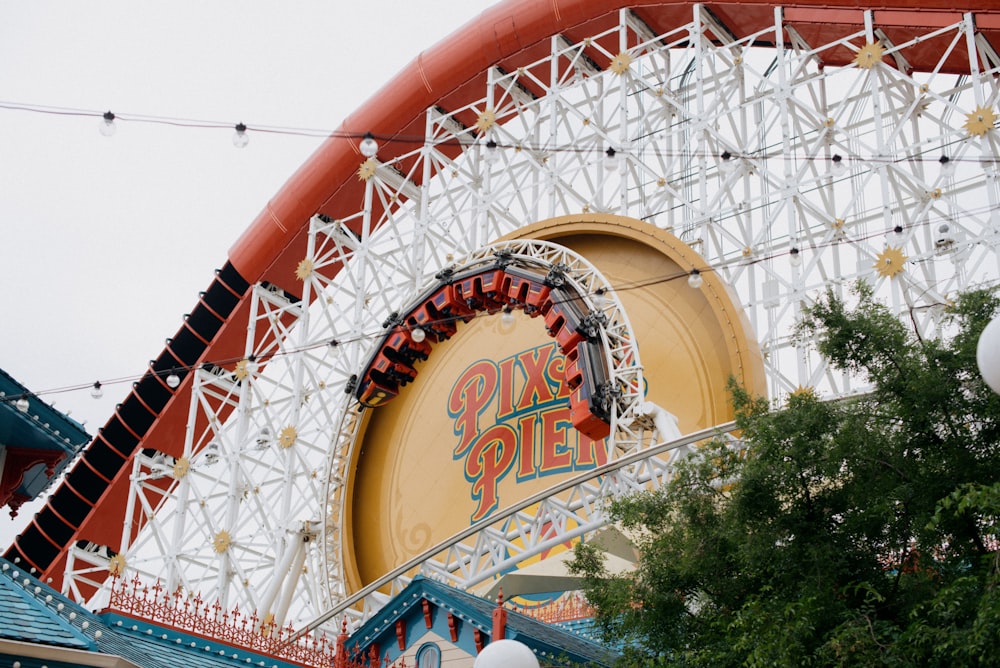 a ferris wheel with a sign that says pike's pie on it