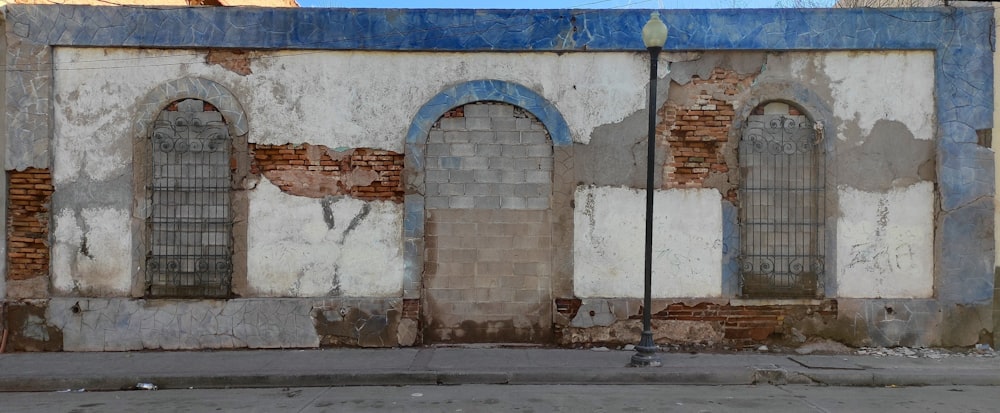 an old building with three arched windows on the side of it