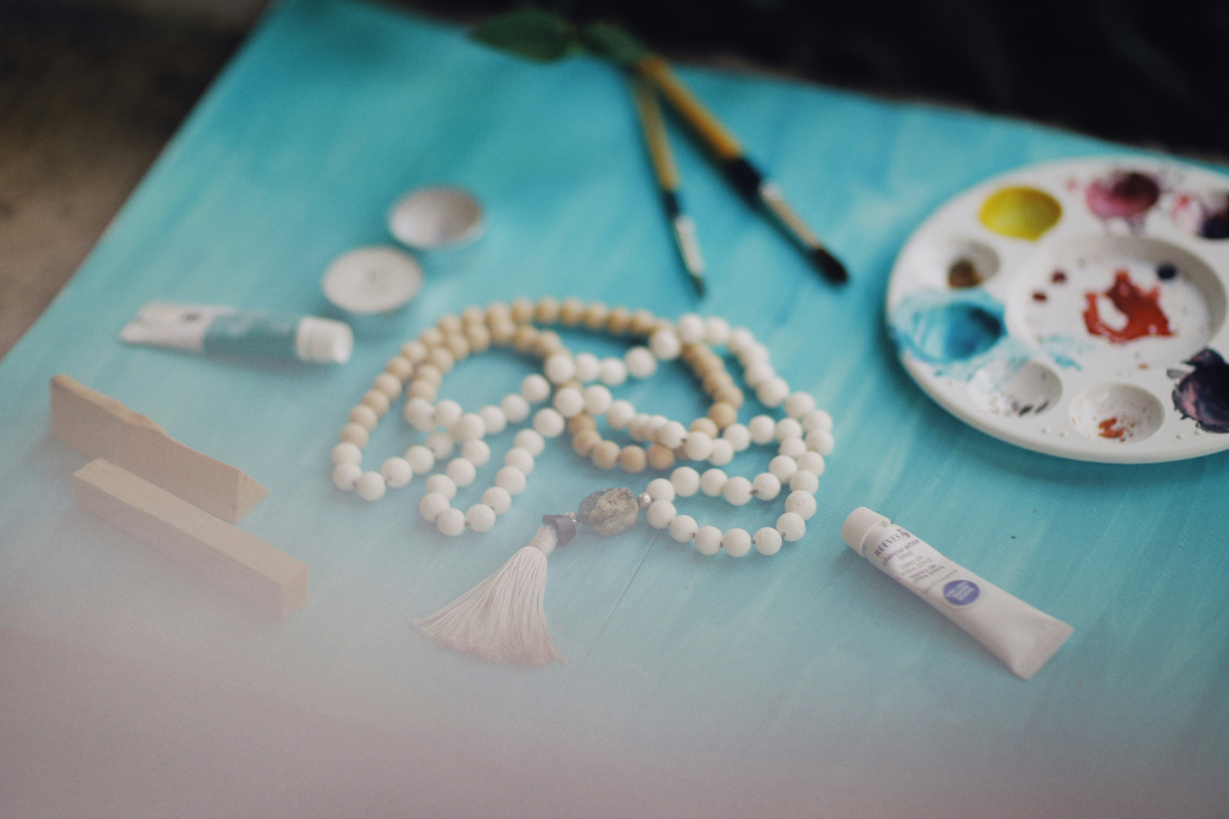 watercolor beads, wallpaper, Beading Crafts for Hobbyists Using Watercolor – A Complete Guide 2