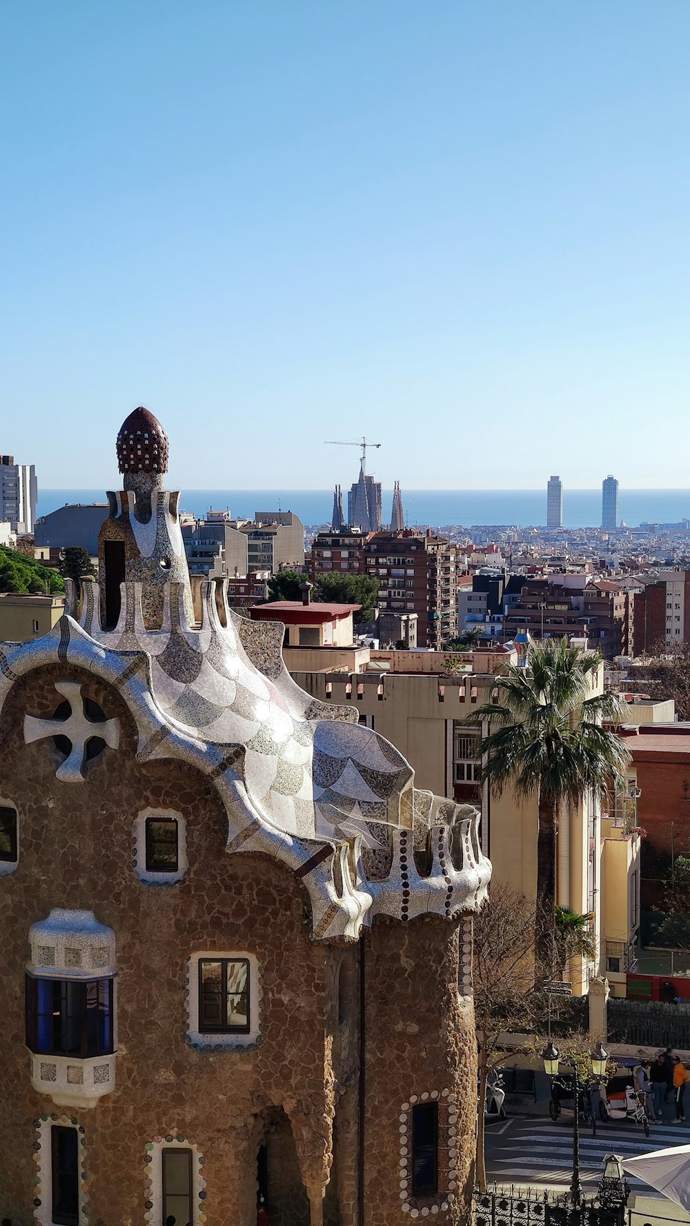 Una vista de una ciudad desde un edificio alto