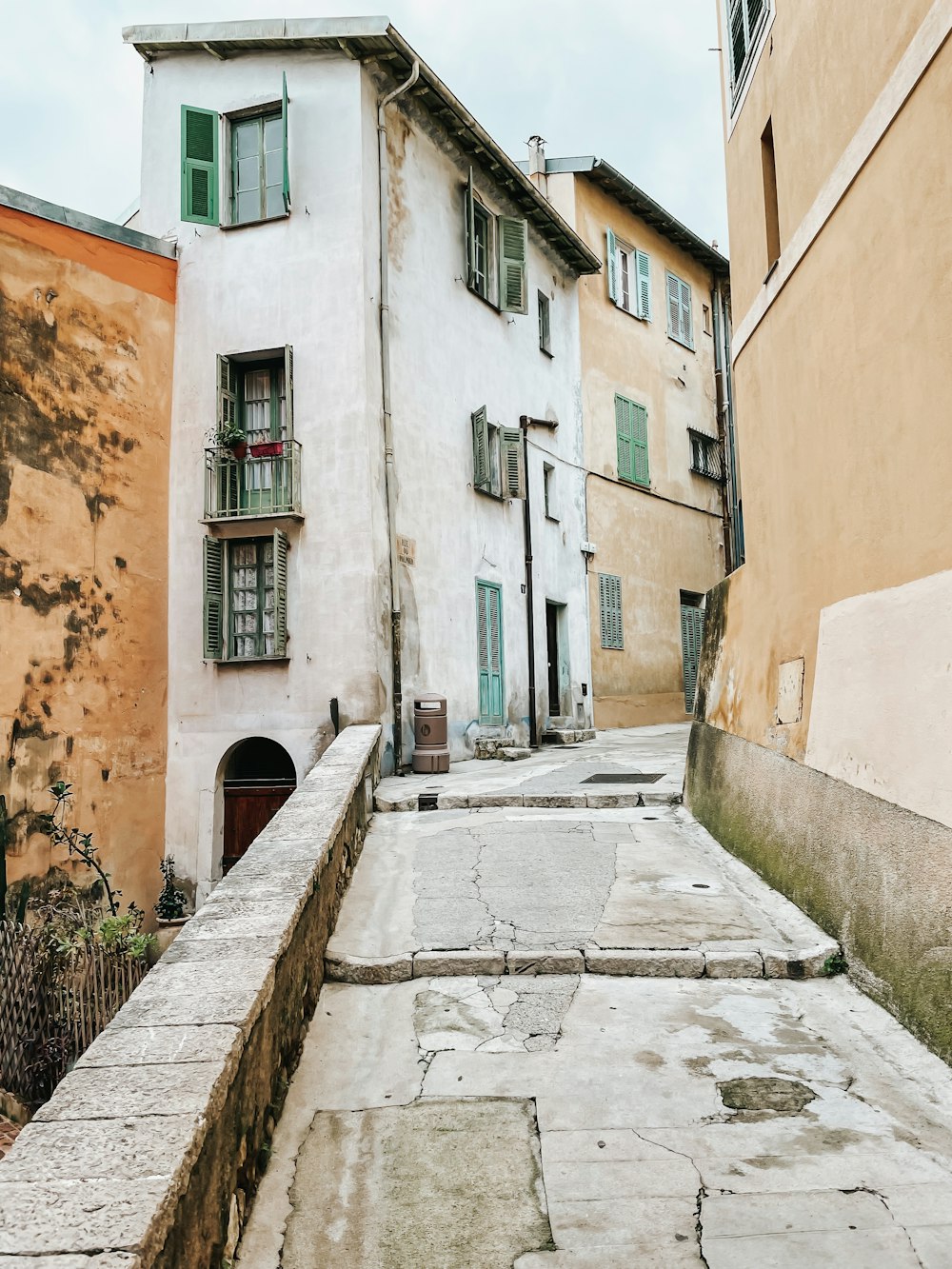 a narrow street with a few buildings on both sides