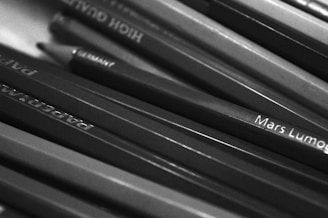 a bunch of pencils that are sitting on a table