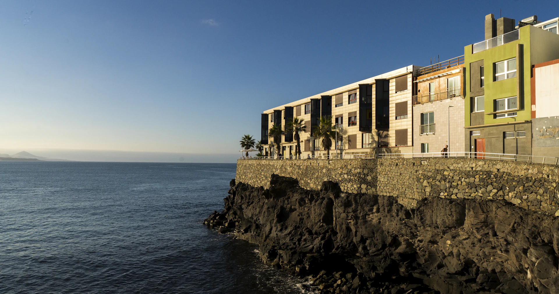 Edificio de viviendas vacacionales en Canarias
