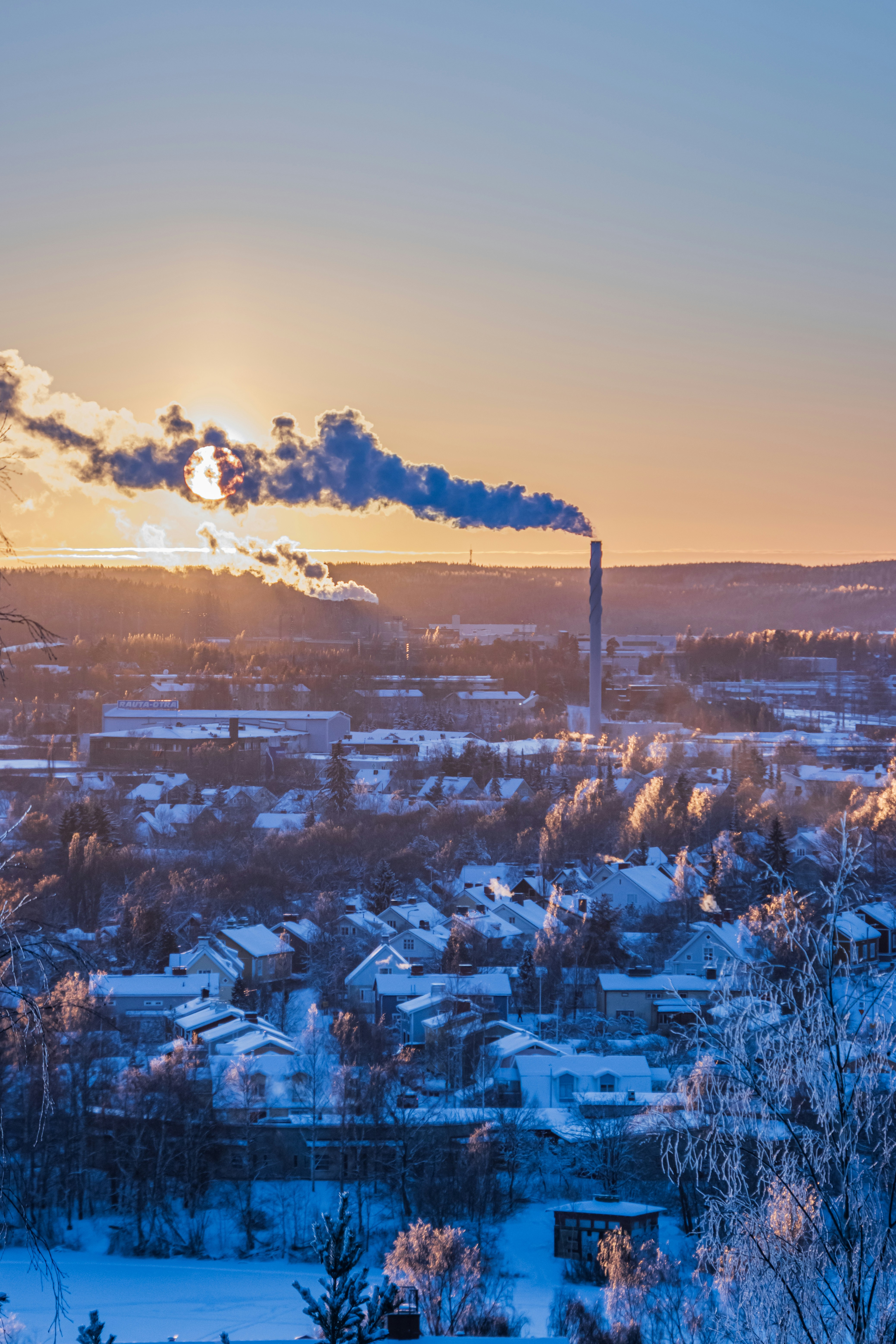 A factory with smoke coming out of it photo Free Suomi Image on Unsplash