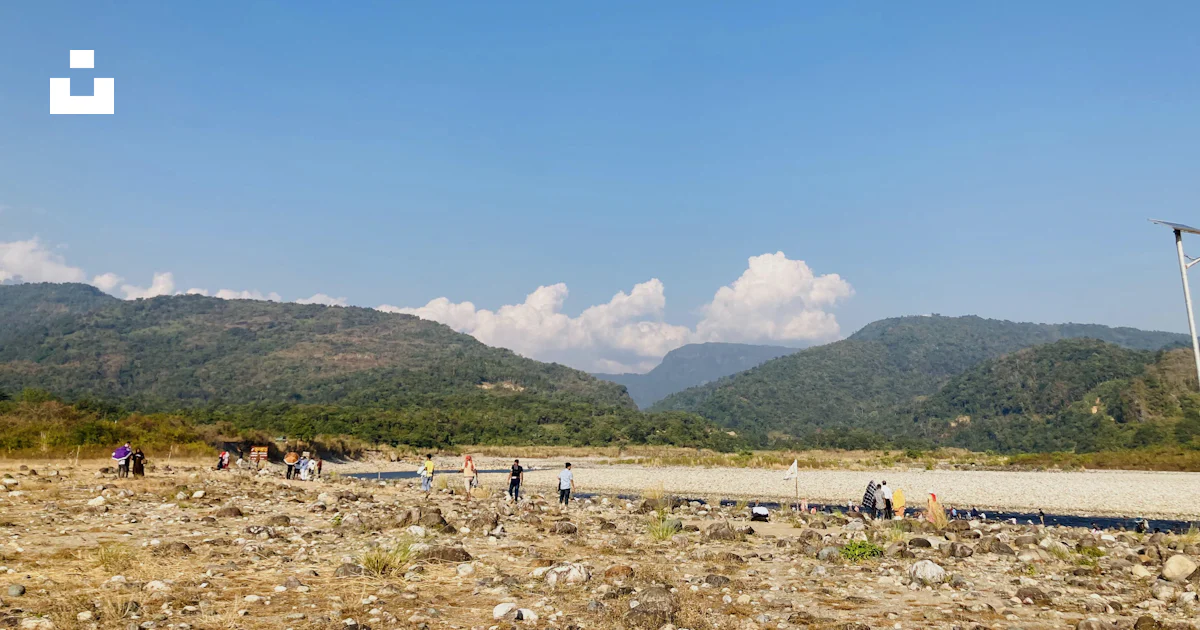 A group of people standing on top of a dirt field photo – Free Volagonj ...