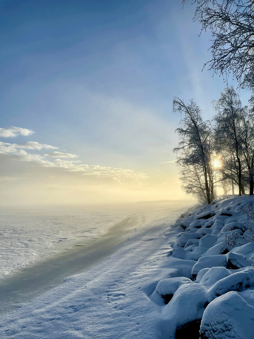 the sun shines through the clouds over the water