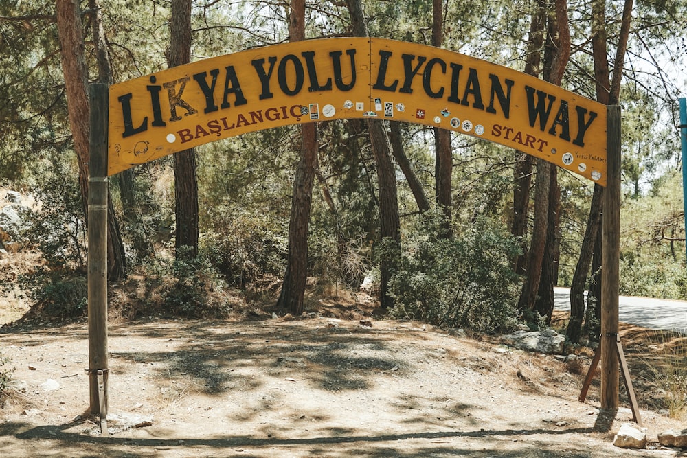 Un letrero amarillo que dice Like You Lycian Way