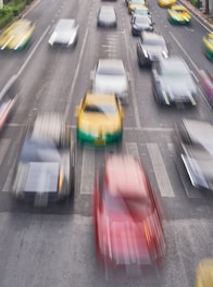 a busy city street filled with lots of traffic