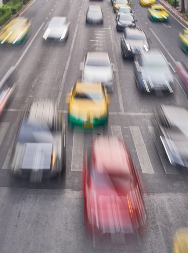 a busy city street filled with lots of traffic