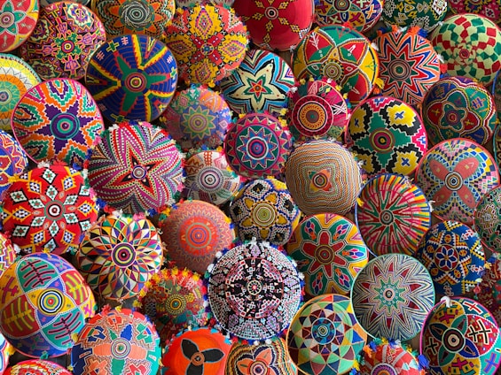 a bunch of balls that are all different colors