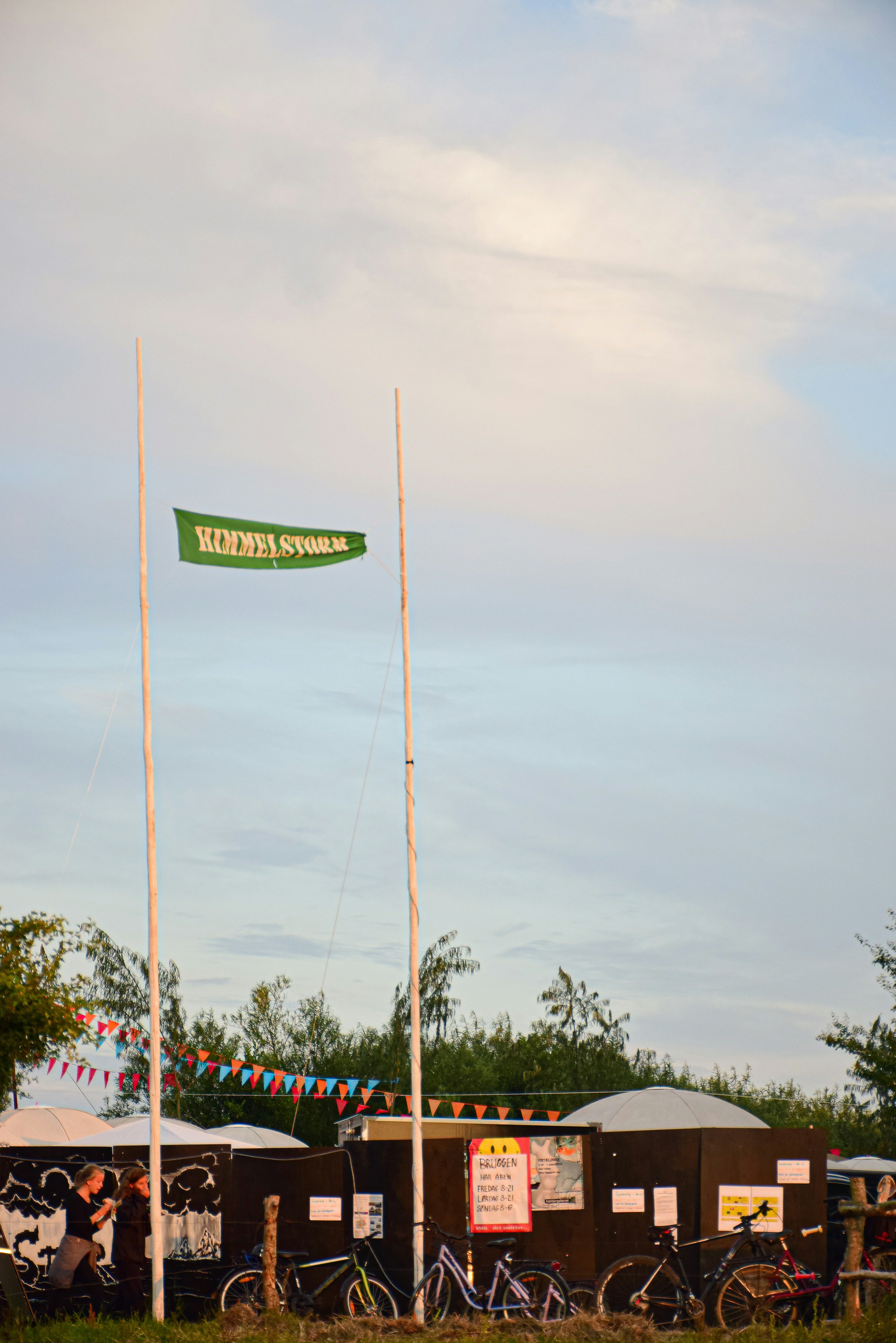 a group of bikes parked next to each other on a lush green field