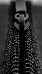 a black and white photo of a zipper