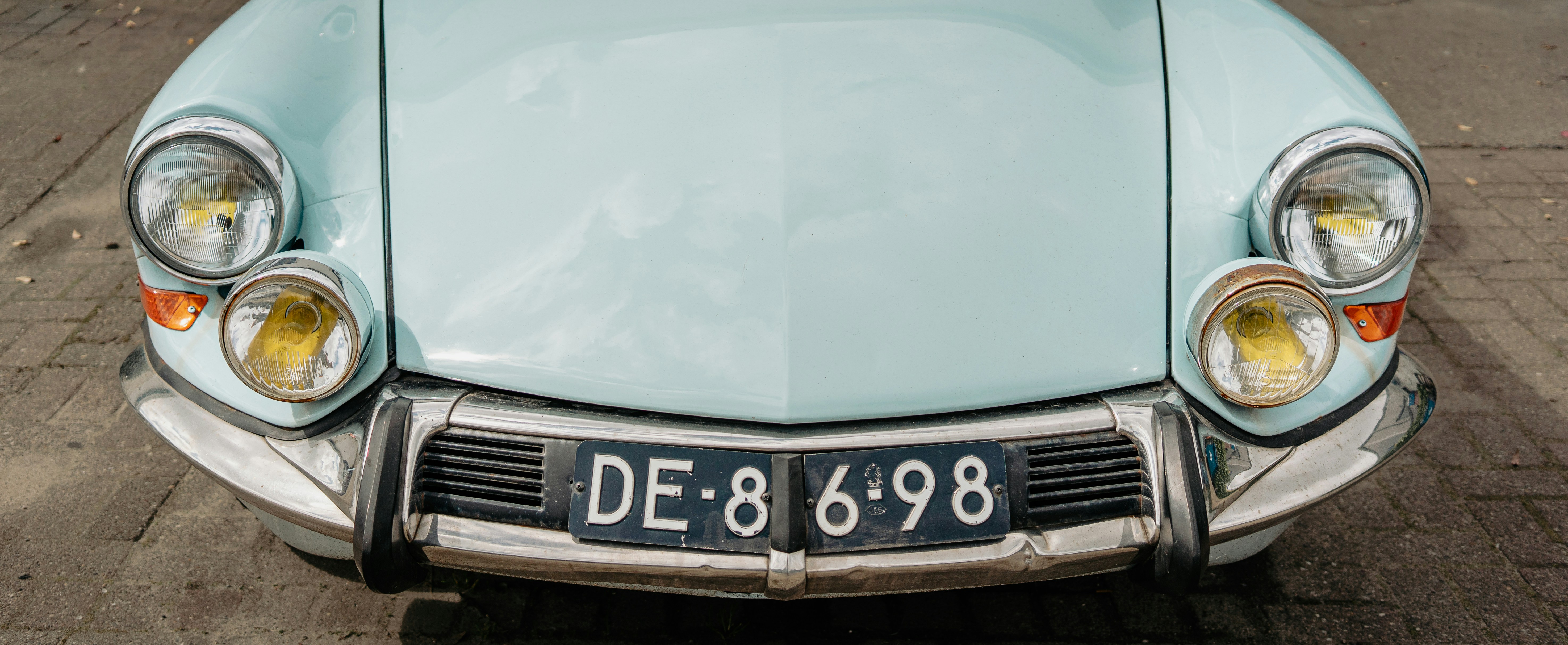 eine Nahaufnahme der Frontpartie eines Autos