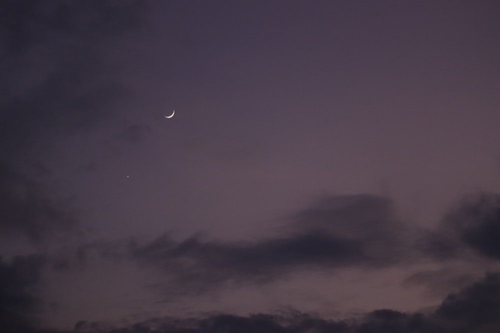 the moon and venus are seen in the night sky