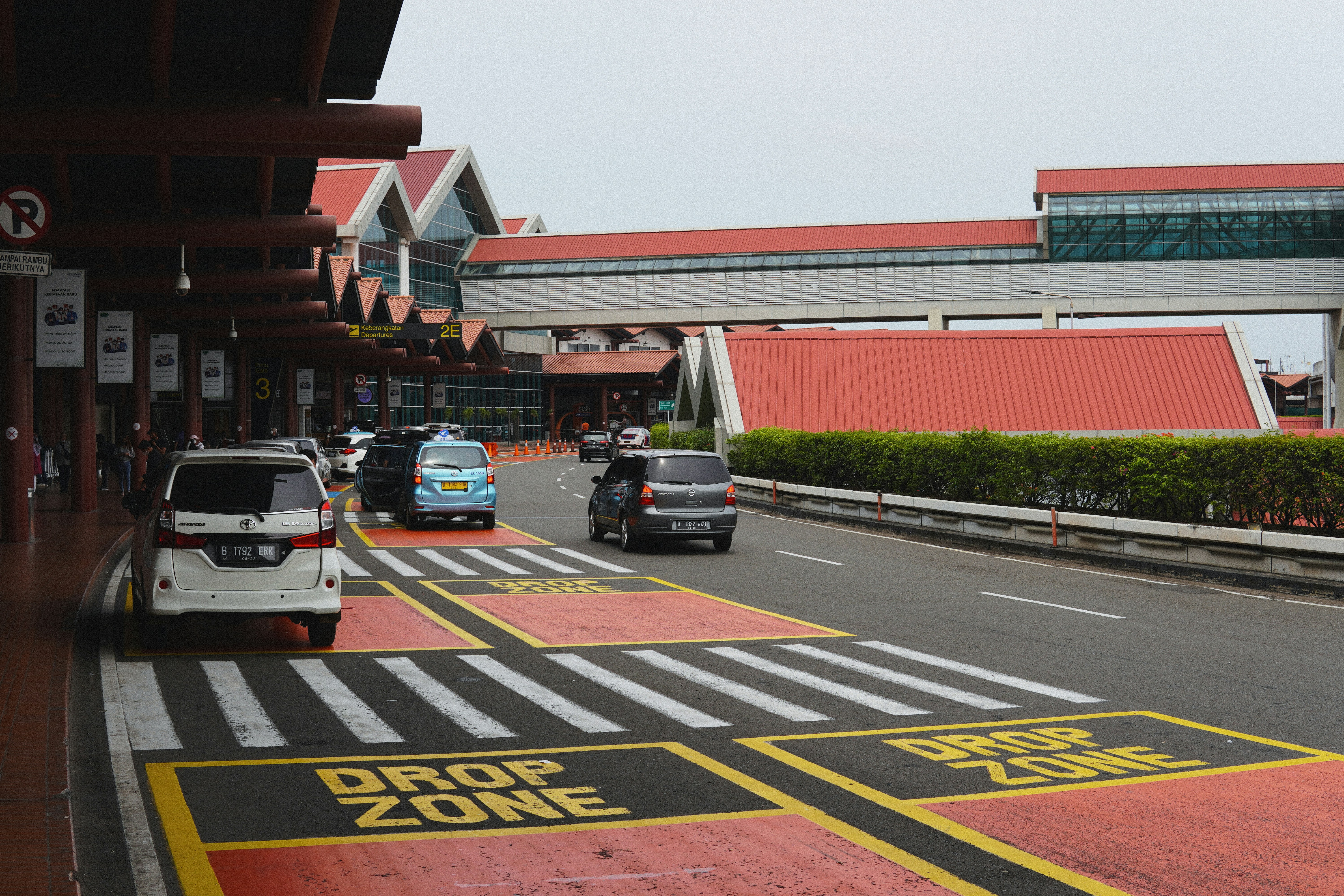 photo-1641736950490-ebb6533422d9?ixid=M3wxMjA3fDB8MXxzZWFyY2h8MjB8fCUyMHRyYXZlbHBvcnR8ZW58MHx8fHwxNzUyMDc2MTM1fDA\u0026ixlib=rb-4.1.0