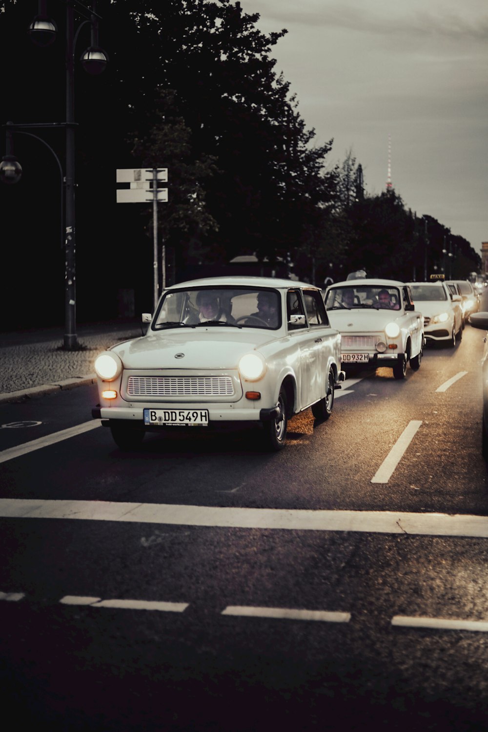 a group of cars that are sitting in the street