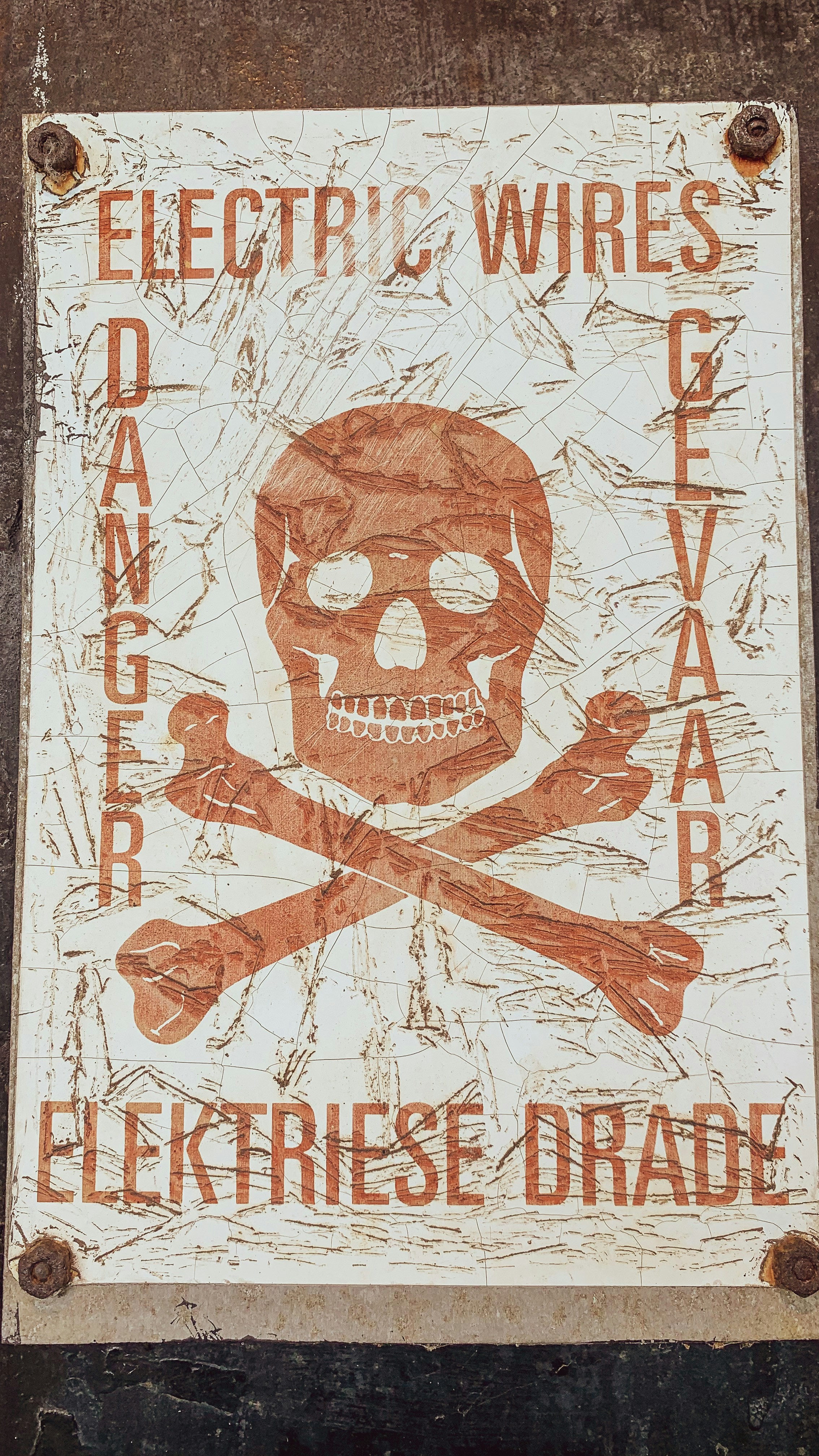 a sign with a skull and cross bones on it