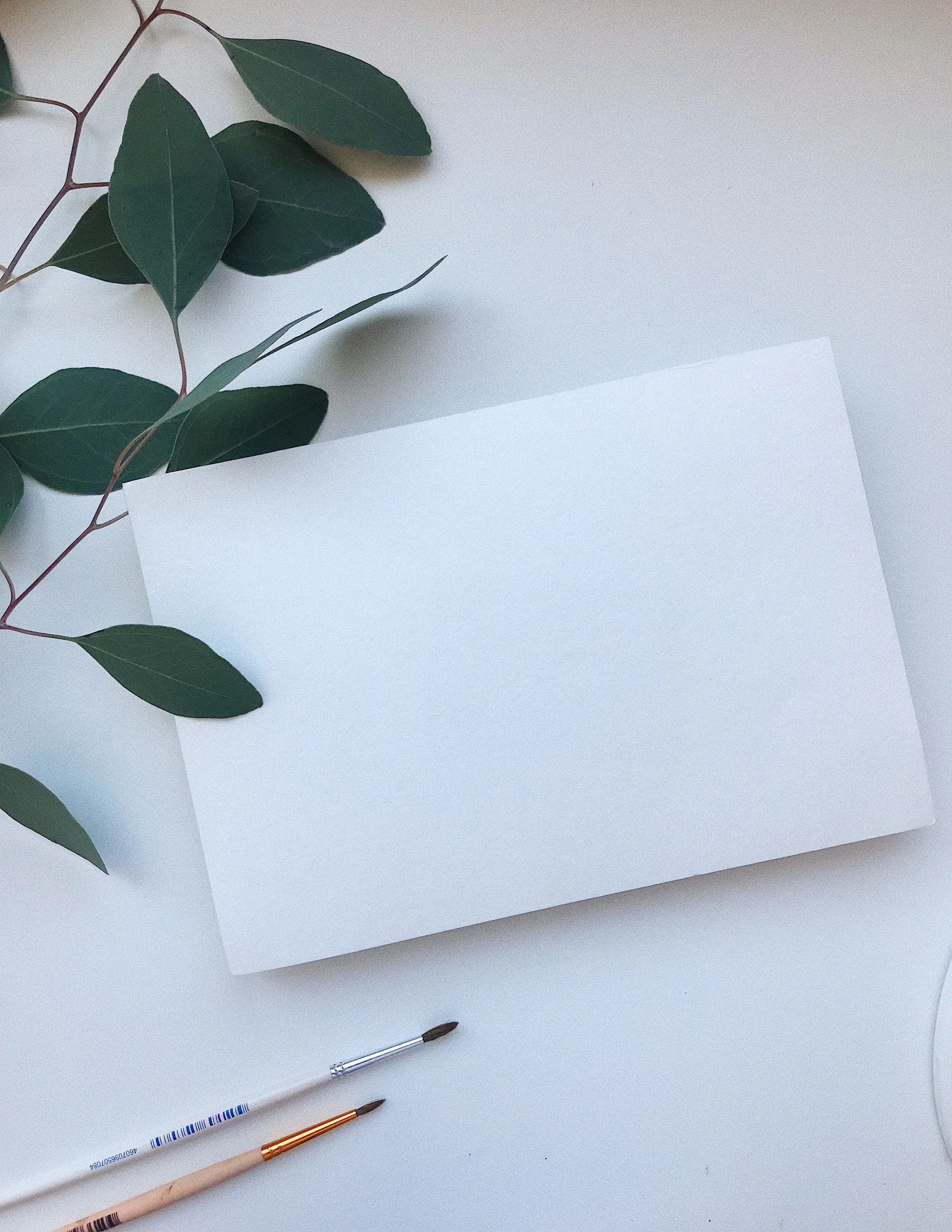 gray computer monitor