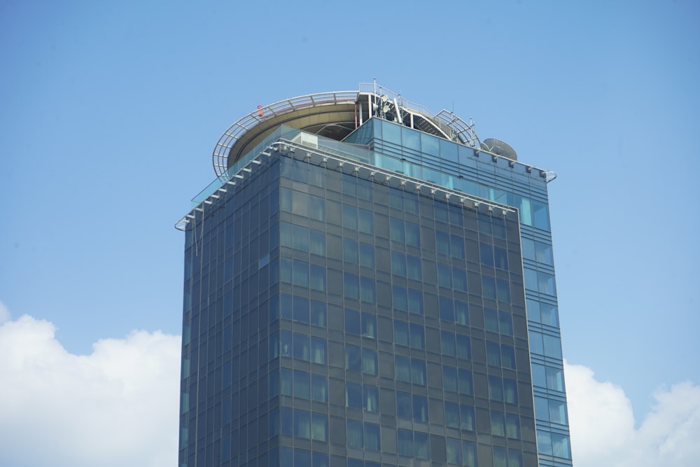 a very tall building with a sky background