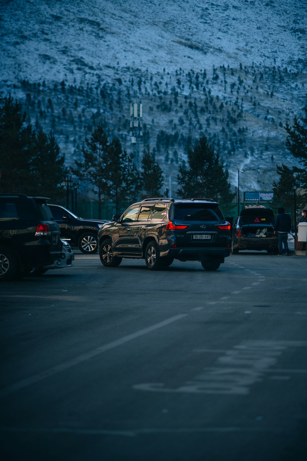 a group of cars parked in a parking lot