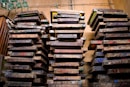 a large pile of wooden pallets sitting next to each other